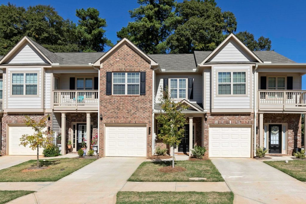 Benton Woods town homes near restaurants in monticello