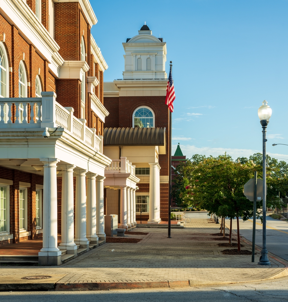 downtown courthouse in Covington © Georges_Creations