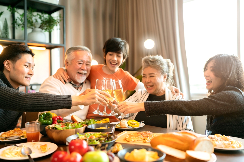 Family Gathering for Thanksgiving Meal ©WHYFRAME