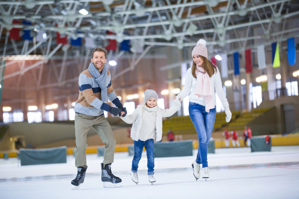 Family Ice Skating at Indoor Ice Rink ©AboutLife