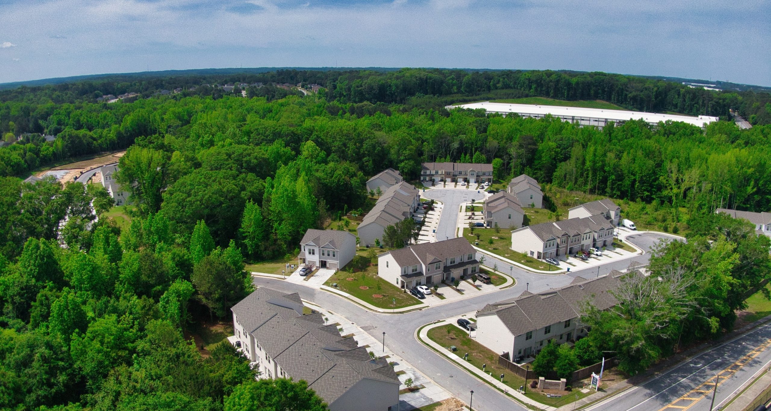 drone image of Morning Creek Forest townhomes in South Fulton