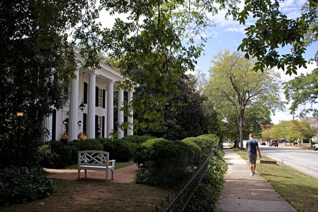 Historic home near downtown Covington, GA, surrounded by trees

©Anna_Grsk