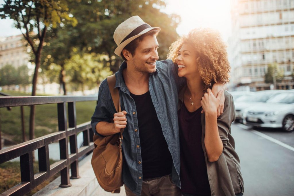 Couple enjoying a Villa Rica scavenger hunt ©Geber86
