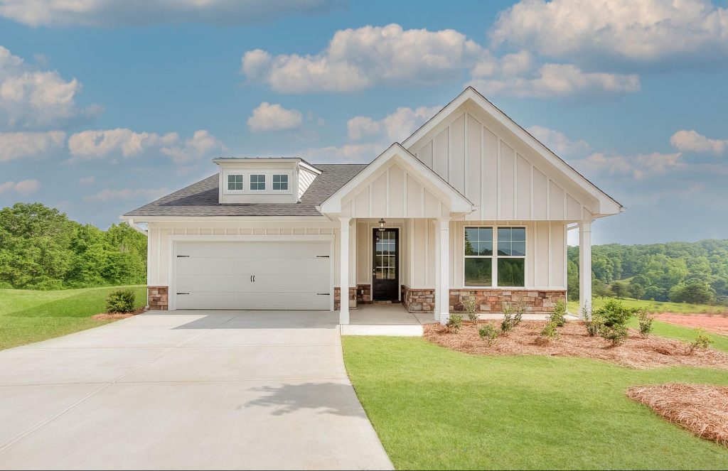 New construction craftsman-style home by Peachtree Building Group in Hartwell, GA.