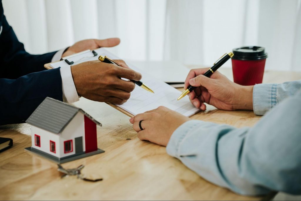 Close-up of a first-time home buyer signing real estate closing paperwork ©Nan Tun Nay
