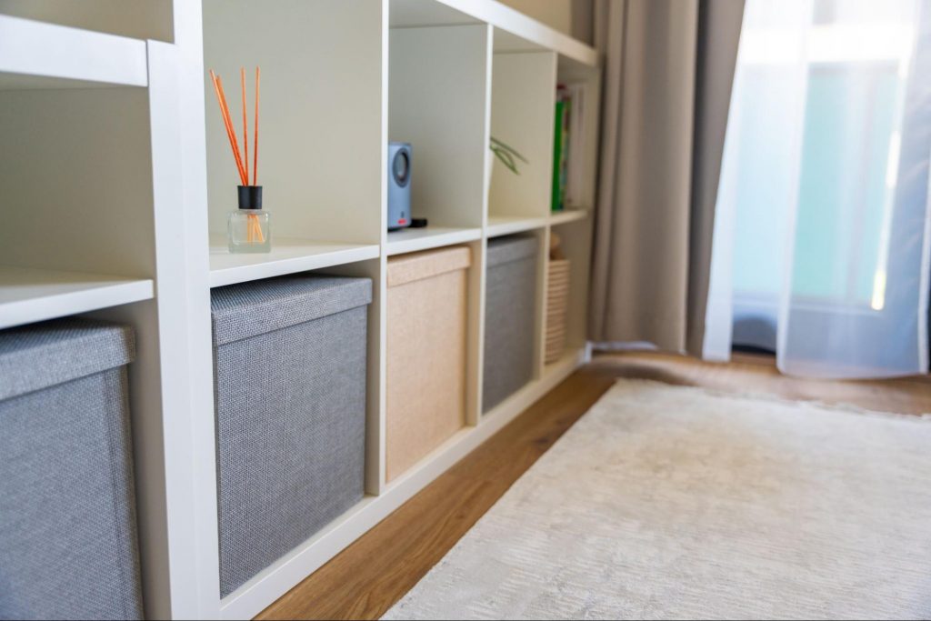 bookshelf system storing decor and storage bins ©Tatiana Diuvbanova